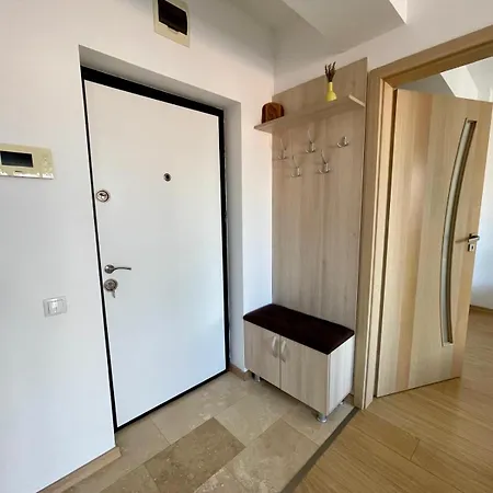 Yamaluxe - Between The Lakes - Close To Iulius Mall Apartment